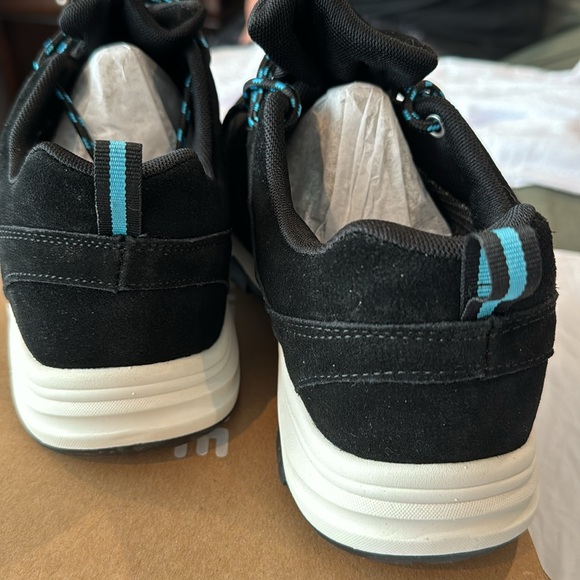 NWB Black waterproof sneakers size 10. Brand new in box - Picture 6 of 8